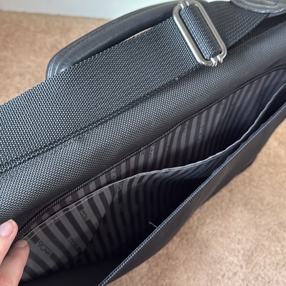 Tumi Expandable Flap Computer Laptop Briefcase Black - Picture 3 of 10